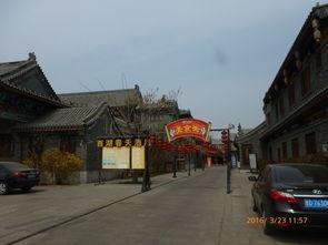 滕州古城景区吃瓜,夏日消暑，瓜果飘香美食之旅