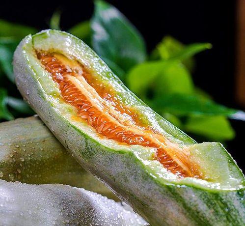 张大美人吃脆瓜,解锁夏日清新口感