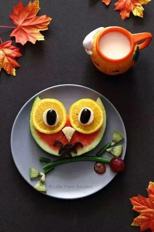 小熊吃瓜摆盘,瓜果飘香，萌态可掬